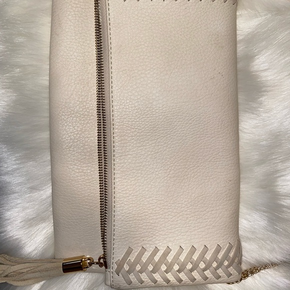 White Envelope Purse w Gold Chain - Picture 2 of 5